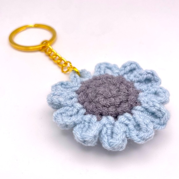 HANDMADE | Crochet Daisy | Bag Charm | Keychain | Dusty Blue (Brand New!) 💙 - Picture 5 of 5